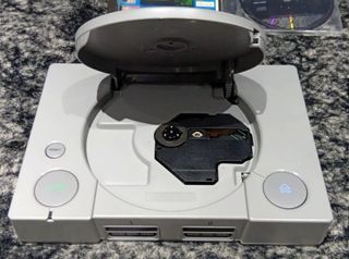 PlayStation 1 SCPH-7502 con scatola