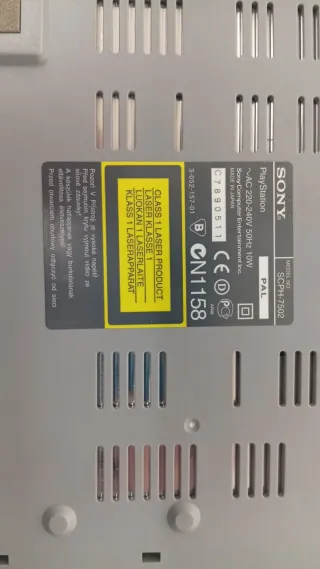 PlayStation 1 SCPH-7502 con scatola