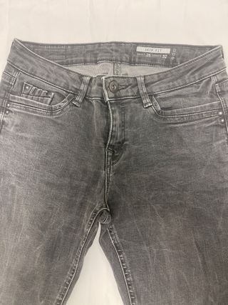 Pantalón vaquero gris