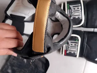 Casco y guantes boxeo Leone negros