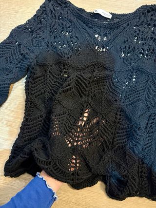 Jersey negro calado manga larga