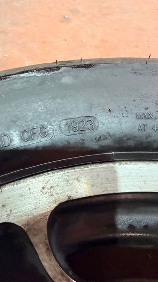 Rueda Harley y neumático 130/90B16