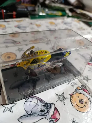 Modellino Honda NSR 500 Valentino Rossi 2001
