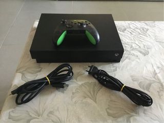 XBOX ONE X, MANDO ORIGINAL Y CABLES.