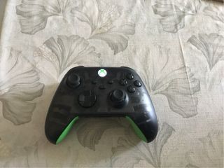 XBOX ONE X, MANDO ORIGINAL Y CABLES.