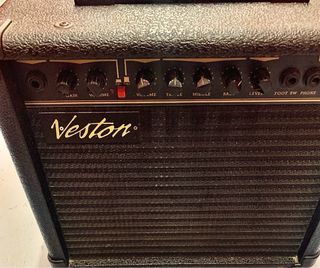 Guitarra electrica Yamaha + Amplificador Veston