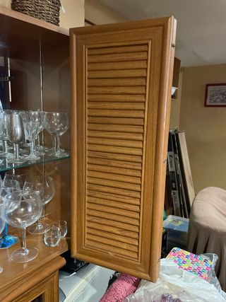 Mueble modular de madera con puertas