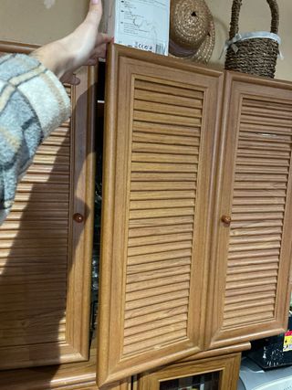 Mueble modular de madera con puertas