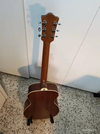 Guitarra Electroacústica Guild M240e