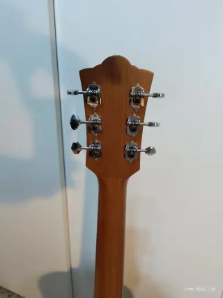 Guitarra Electroacústica Guild M240e