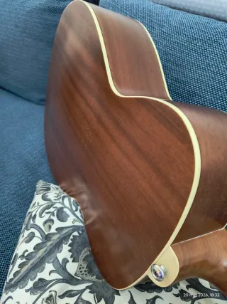 Guitarra Electroacústica Guild M240e