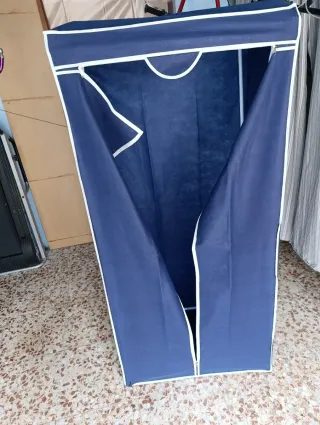 Armario de tela azul