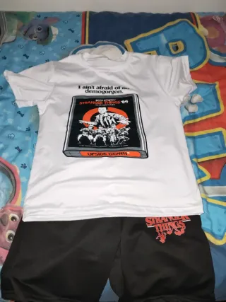 Conjunto Stranger Things Camiseta y Pantalón Corto