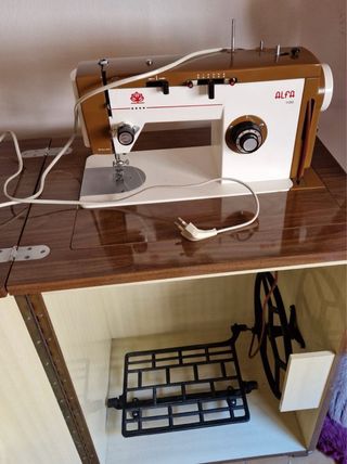 Máquina de coser Alfa 1120 con mesa