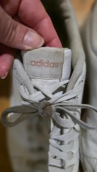 Zapatillas Adidas Blancas y Oro