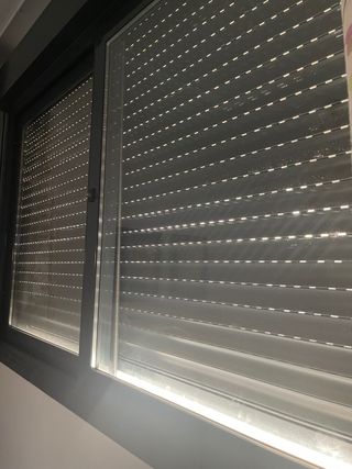 Ventana aluminio RPT con mosquitera RAL 7016