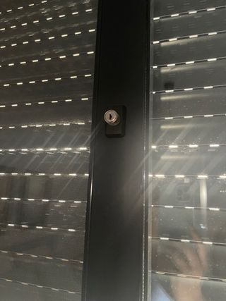 Ventana aluminio RPT con mosquitera RAL 7016