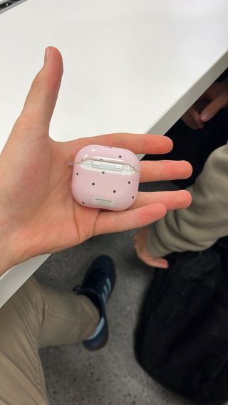 Airpods con funda rosa