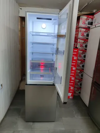 Nevera marca Grundig 202/60cm clase C con garantia