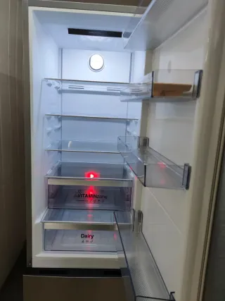 Nevera marca Grundig 202/60cm clase C con garantia