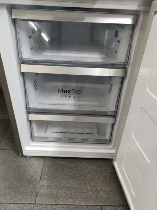 Nevera marca Grundig 202/60cm clase C con garantia