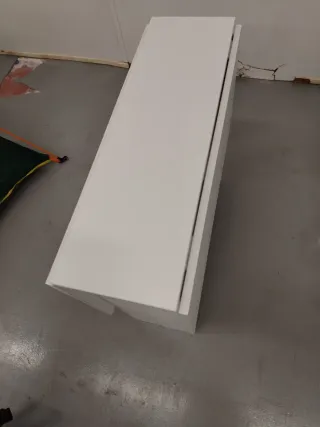 Mesa plegable blanca de madera