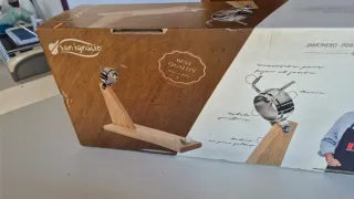 Jamonero de madera y metal