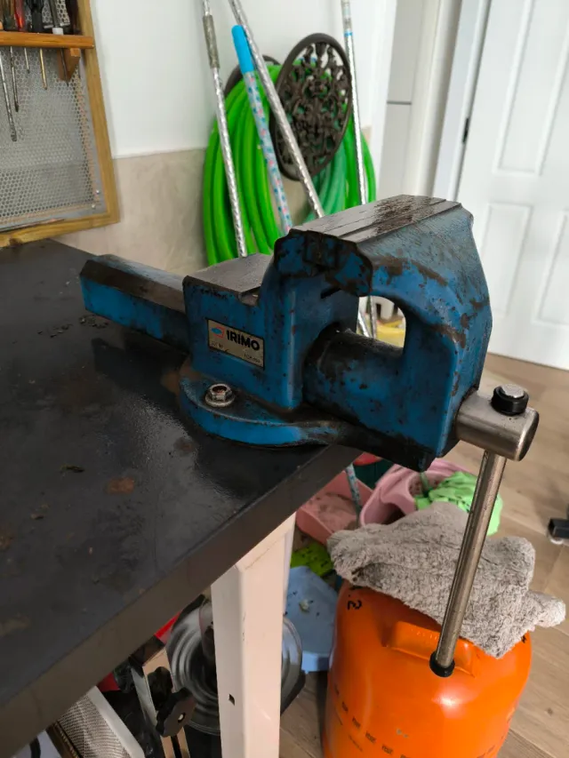 Banco de trabajo Samoa con tornillo