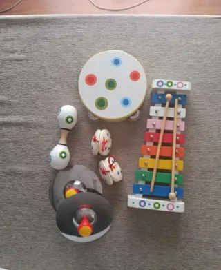 Juego de instrumentos musicales de madera