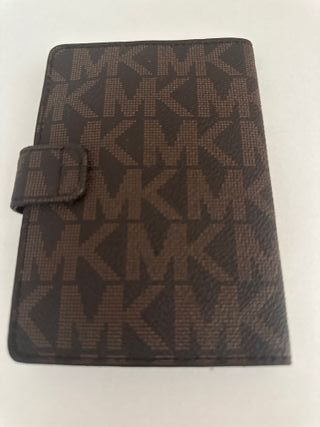 Cartera Pasaporte Michael Kors Marrón/Dorado