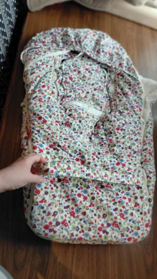 Saquito Tuc Tuc blanco polipiel con capota