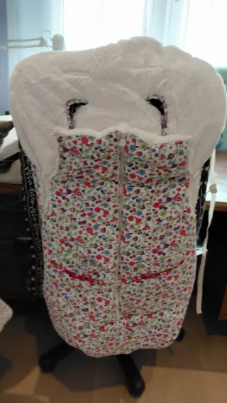 Saquito Tuc Tuc blanco polipiel con capota