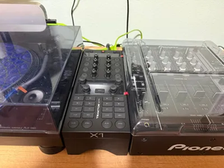 Stand Elevador para TRAKTOR Kontrol X1 MK3