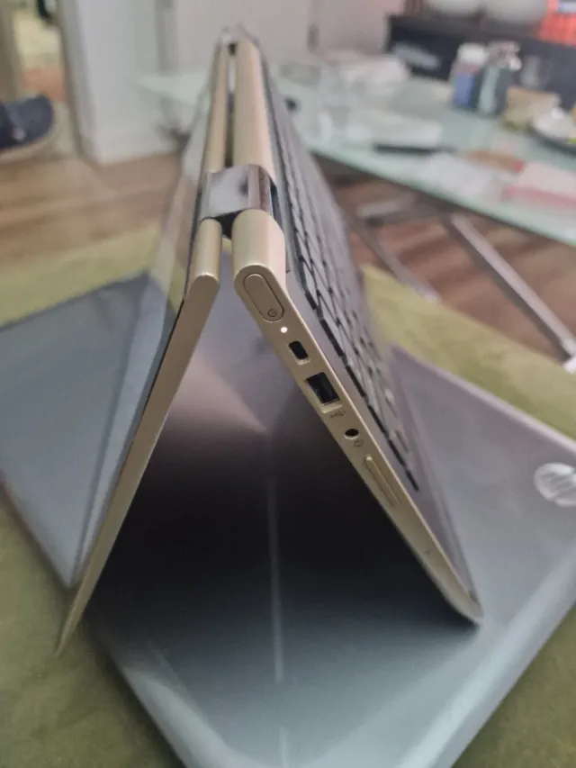 HP Pavilion x360 Táctil Convertible 360º
