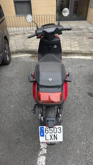 Moto Eléctrica NIU Roja Scooter Automática