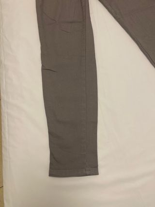 Pantalón gris