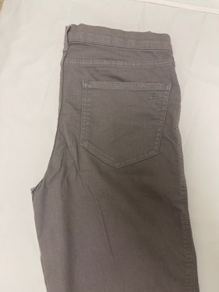 Pantalón gris