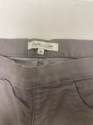 Pantalón gris