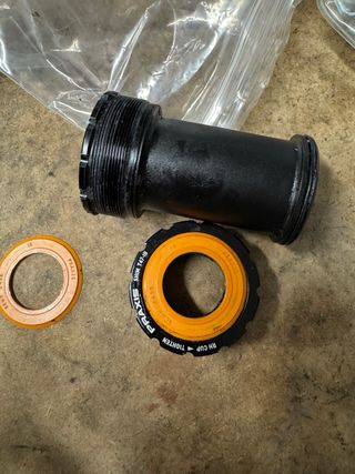 Eje Pedalier T47 Praxis