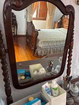 Cómoda vintage de madera y cristal