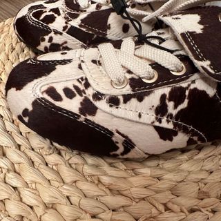 Zapatillas destalonadas print vaca Stradivarius