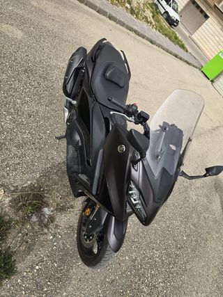 Yamaha TMAX Maxi Scooter año 2025 tech -max full
