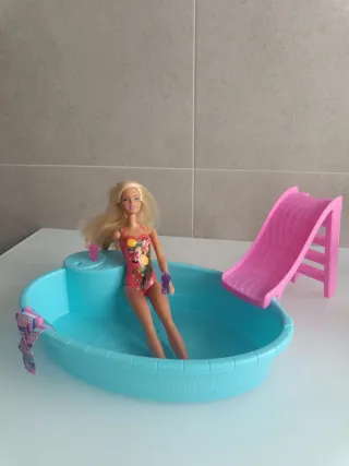 Piscina Barbie con accesorios