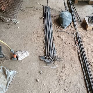 Ferralla, mallazo y zapatas de hierro, varillas