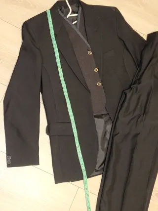 Traje elegante niño negro con chaleco
