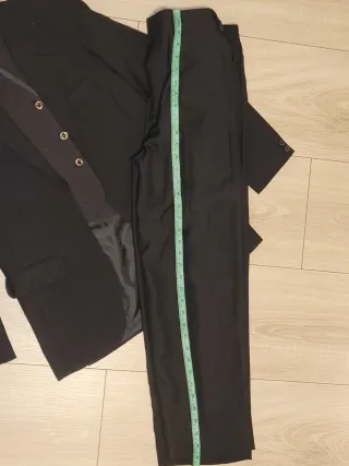 Traje elegante niño negro con chaleco