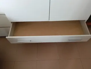 Armario blanco de madera