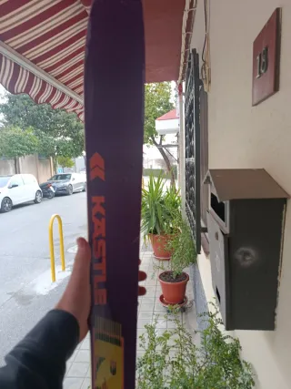 Esquís Morados KASTLE