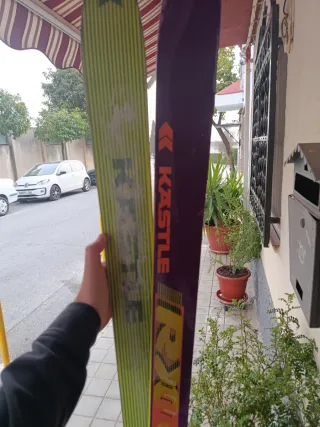 Esquís Morados KASTLE