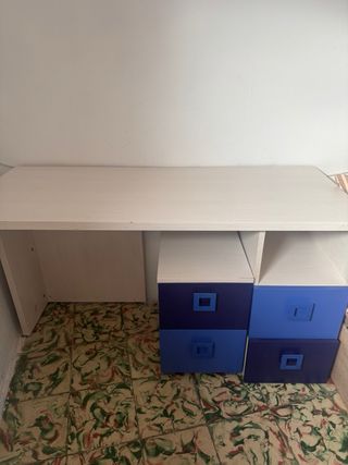 Escritorio y mesita